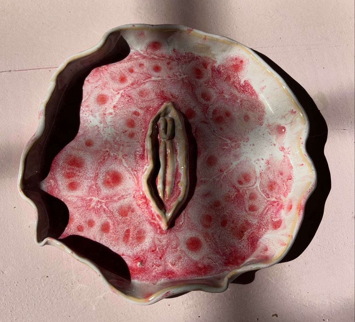 BLOOMING Vulva Plate