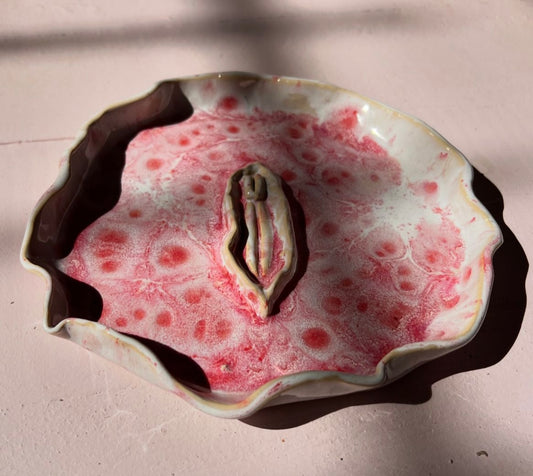 BLOOMING Vulva Plate